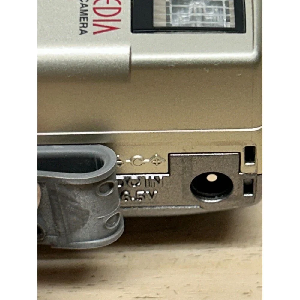 Olympus D-380 2002 Camedia Digital Camera 2.0 Megapixel